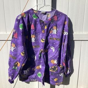 Woman’s scrub long sleeve top Halloween print size xl